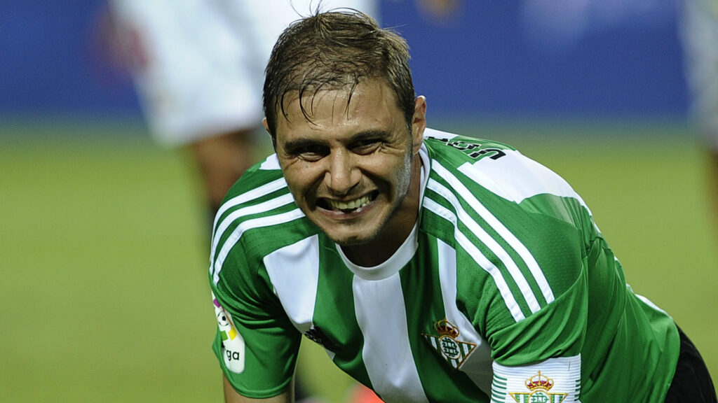 descubre cómo el betis ganó 2-0 en un emocionante partido. resumen, goles, mejores momentos y análisis del enfrentamiento. ¡no te pierdas los detalles de la victoria verdiblanca!