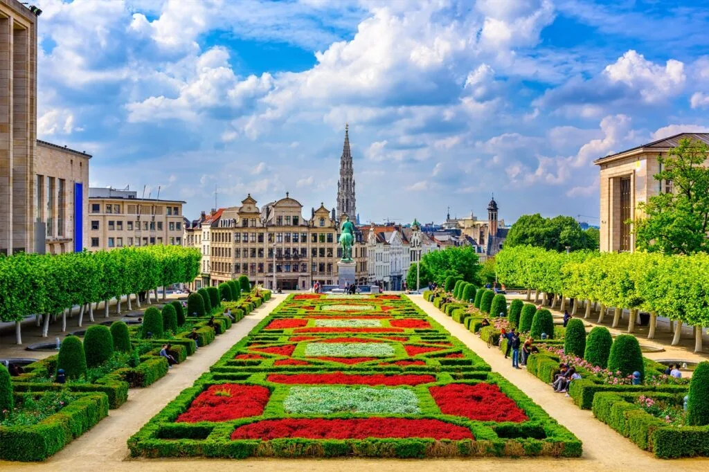 descubre cómo bruselas está poniendo en duda las inversiones chinas en europa, analizando el impacto económico y los posibles riesgos para la unión europea.