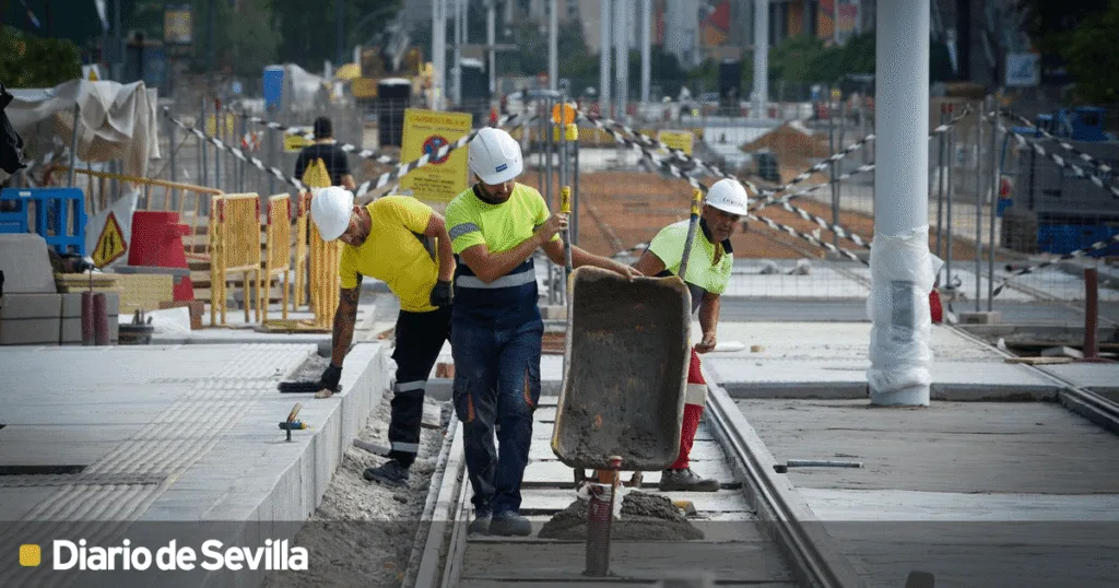 descubre cómo la implementación del tranvibús está afectando el tráfico en sevilla, generando caos vial y opiniones divididas entre los ciudadanos y autoridades locales.