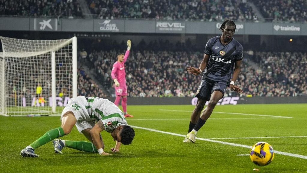 resumen del partido amistoso entre betis y nottingham, que terminó en empate 2-2. descubre los mejores momentos, los goles y las jugadas destacadas de este emocionante encuentro de fútbol.