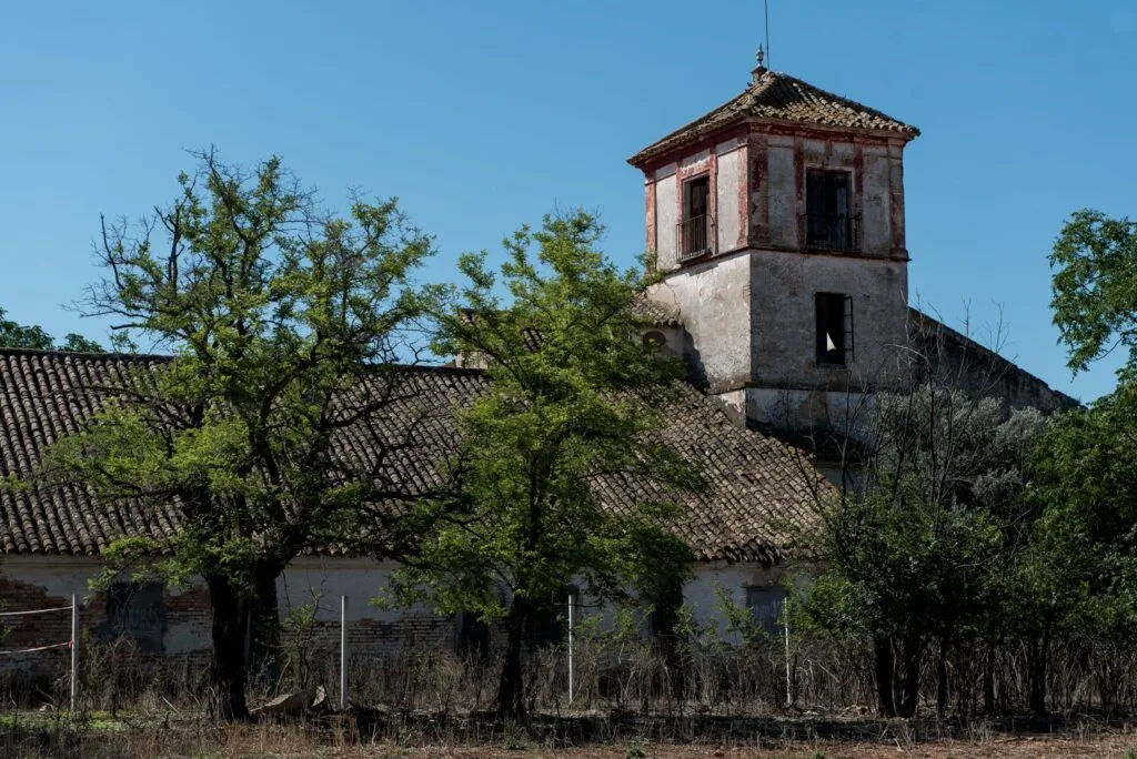 descubre por qué la histórica hacienda ibarburu está en peligro. analizamos las amenazas que enfrenta este importante patrimonio y las posibles soluciones para su preservación.