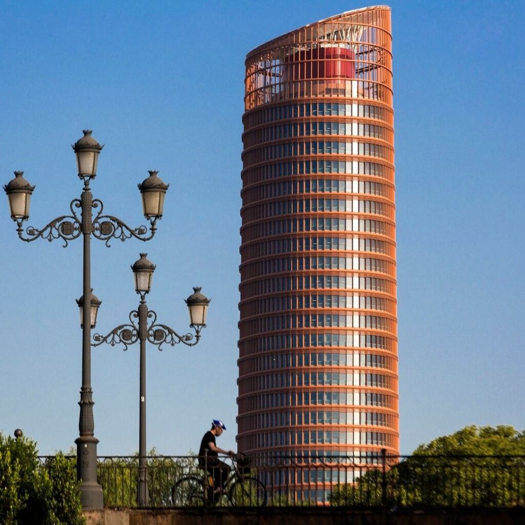 descubre el jardín elevado de torre sevilla, un espacio verde único en la ciudad que ofrece vistas impresionantes, tranquilidad y naturaleza en pleno corazón de sevilla.