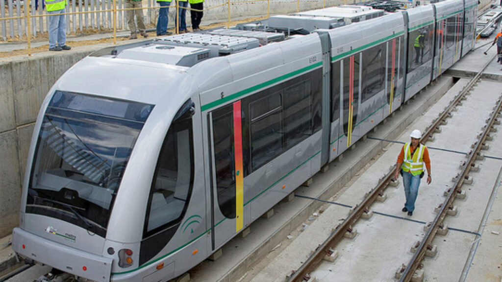 descubre el metro fluvial de sevilla, una forma única y sostenible de recorrer la ciudad por el río guadalquivir. disfruta del transporte cómodo y vistas panorámicas mientras exploras los principales puntos de interés de sevilla.