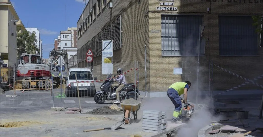 descubre cómo las obras en curso dificultan el acceso a sevilla, afectando el tráfico y la movilidad en la ciudad. infórmate sobre las zonas afectadas y las alternativas disponibles para desplazarte.