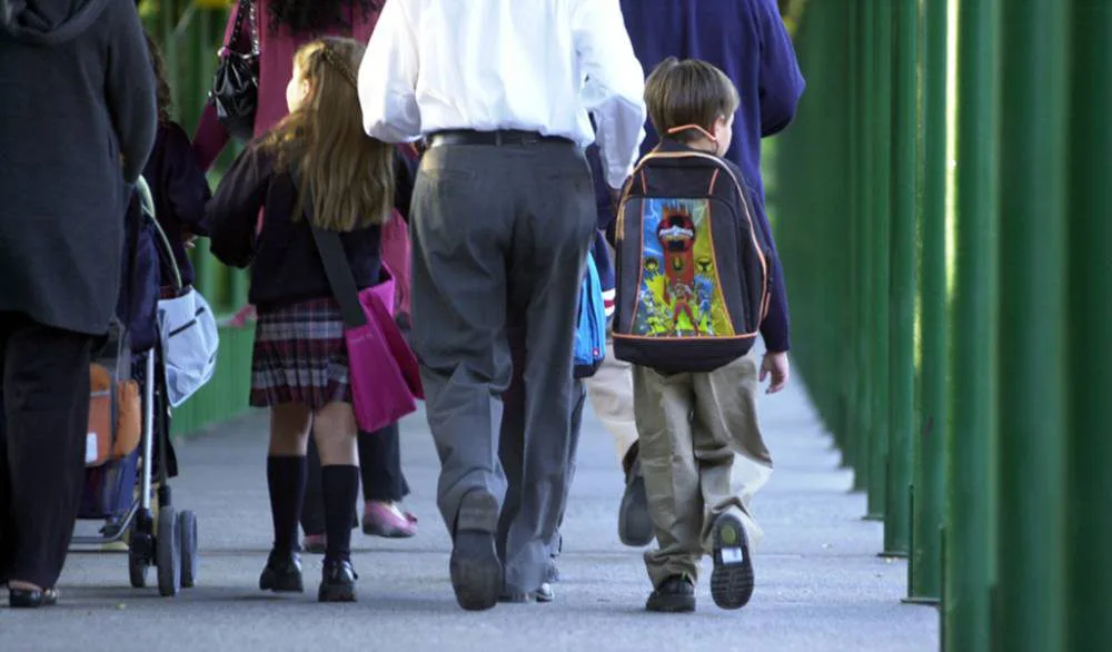 descubre cómo planificar y optimizar tus gastos para el regreso a clases. consejos prácticos para ahorrar en útiles escolares, uniformes y otros gastos esenciales en la vuelta al colegio.