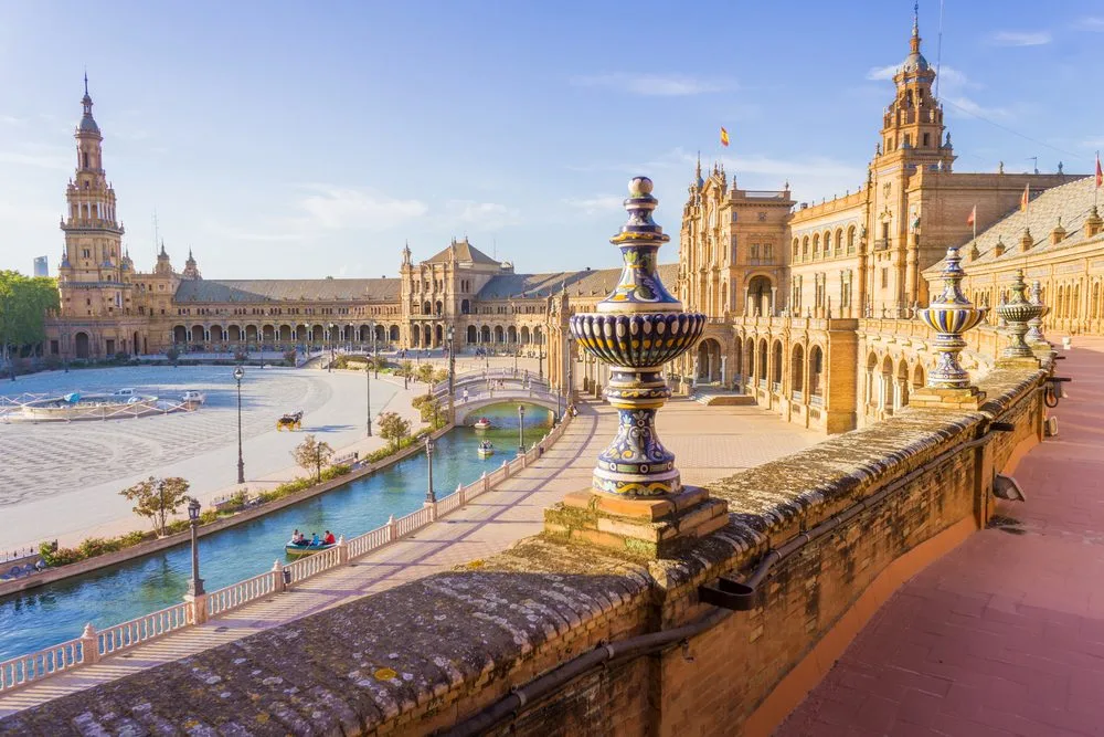 descubre las localidades de sevilla donde las temperaturas superan los 40ºc. conoce cuáles son las zonas más calurosas y cómo afecta el clima extremo a la vida diaria en la provincia sevillana.
