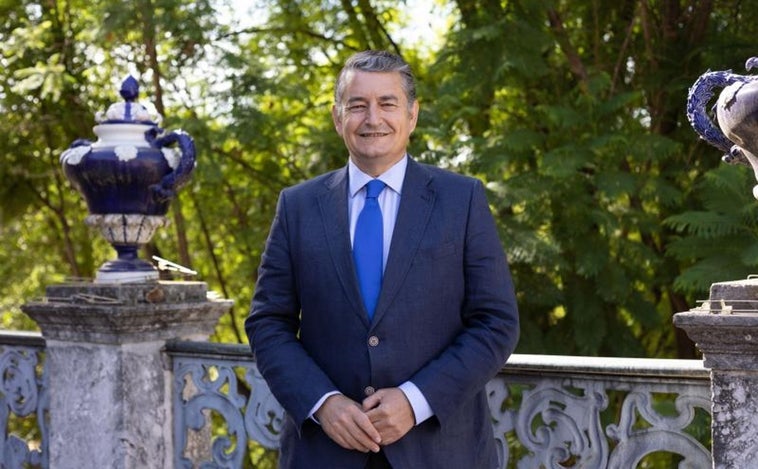 descubre el perfil de antonio sanz, consejero de salud, su trayectoria profesional y su impacto en el sistema sanitario actual.