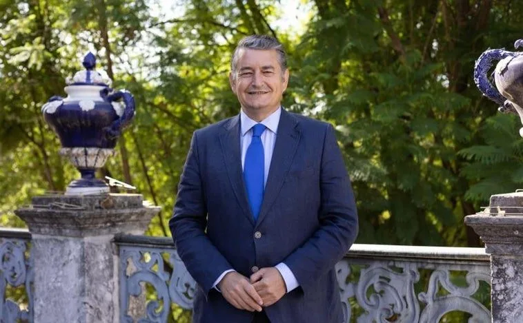 descubre el perfil de antonio sanz, consejero de salud, su trayectoria profesional y su impacto en el sistema sanitario actual.