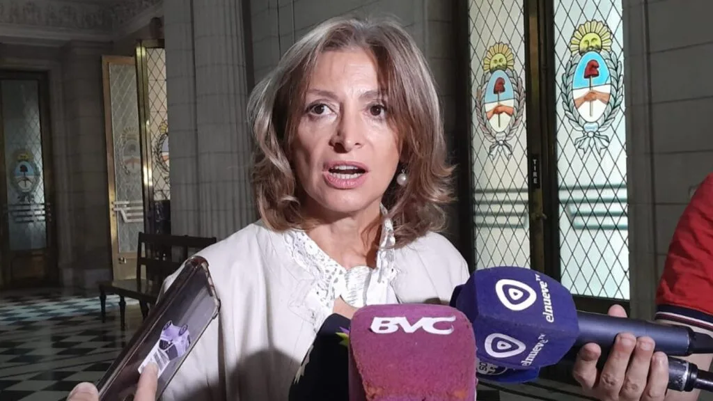 ¿has sido testigo o víctima de abuso por parte de un docente? descubre cómo denunciar abuso docente, los pasos legales, y las instituciones que pueden ayudarte. protege tus derechos y los de los estudiantes.