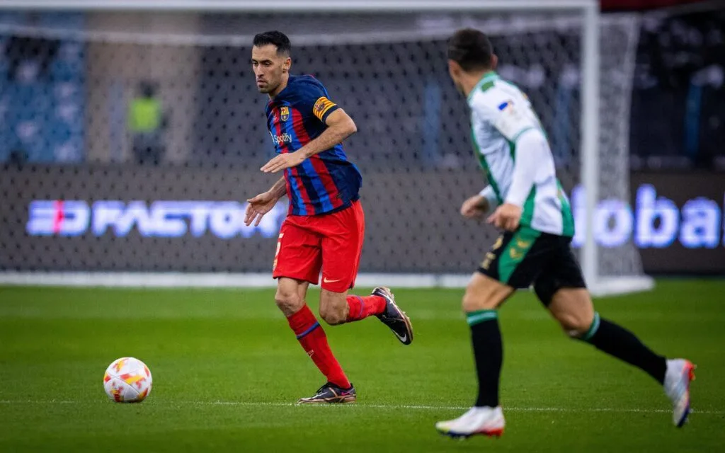 descubre cómo lópez salvó al betis con una actuación espectacular y acerca al equipo a la clasificación para la champions league. toda la emoción del partido y los detalles clave aquí.