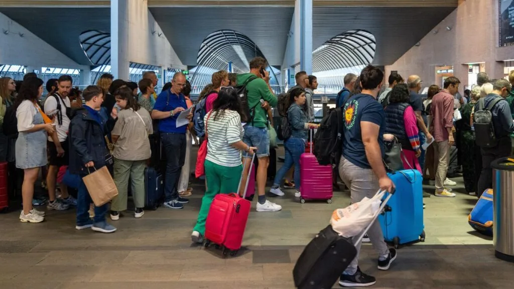 consulta la información actualizada sobre retrasos de trenes en sevilla. descubre las causas, los horarios afectados y consejos para planificar tu viaje en tren sin inconvenientes.