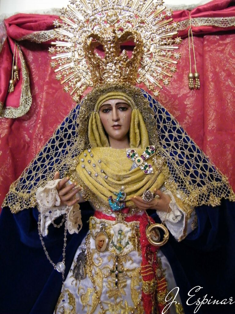 descubre el rosario matutino de esperanza de triana, una tradición espiritual que une a los fieles en oración cada mañana en sevilla. vive la fe y la devoción en un ambiente de recogimiento y esperanza.