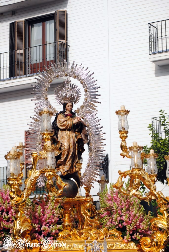 descubre todos los detalles sobre el traslado de la virgen de triana: fechas, recorrido, historia y tradiciones de este emotivo evento religioso en sevilla.