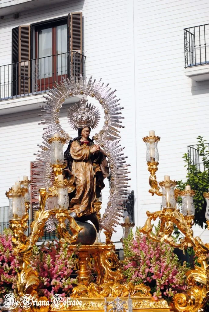 descubre todos los detalles sobre el traslado de la virgen de triana: fechas, recorrido, historia y tradiciones de este emotivo evento religioso en sevilla.