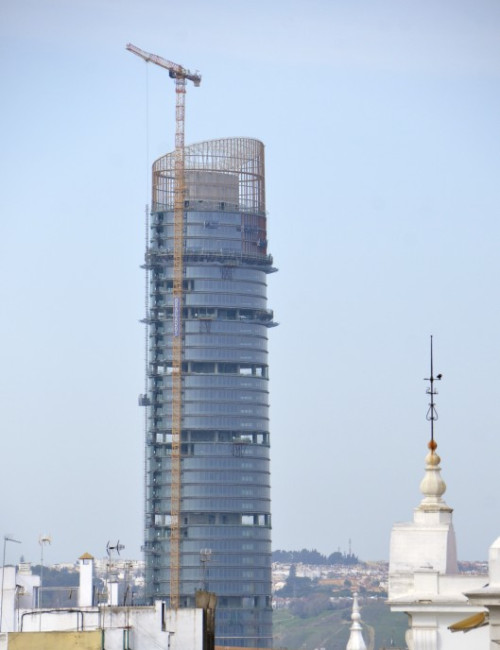 argis propone una inversión de 130 millones de euros para el desarrollo de torre sevilla, impulsando el crecimiento económico y urbano de la ciudad.