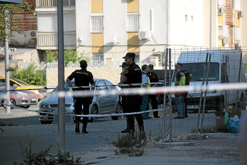 detienen al homicida en sevilla, poniendo fin a su búsqueda y asegurando la justicia en la ciudad.
