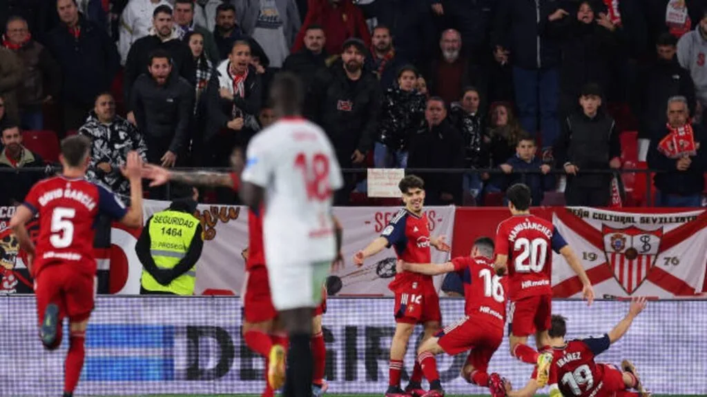 empate sin goles entre sevilla y osasuna al descanso, un partido igualado y lleno de intensidad en la primera mitad.