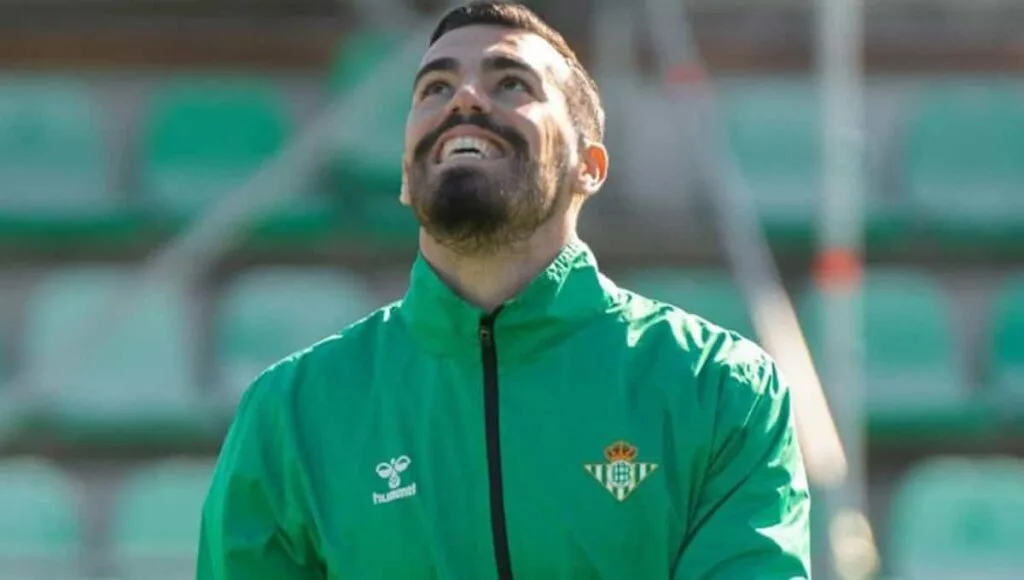 fornals brilla con un doblete y guía al betis a una victoria contundente por 0-2 sobre el sevilla en un emocionante derbi sevillano.