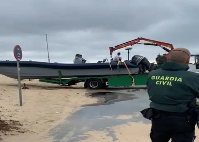 incautan 700 kg de hachís tras un enfrentamiento en isla mayor, destacando una operación policial exitosa contra el narcotráfico.