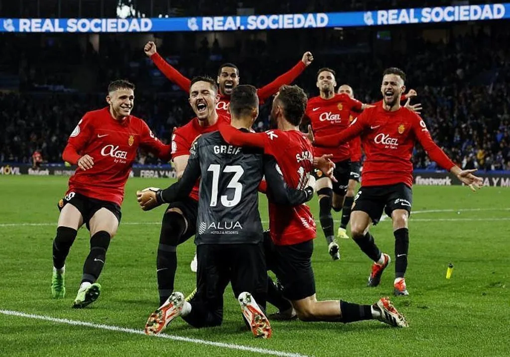 la cartuja será la sede final de la copa del rey hasta 2028, consolidándose como un escenario clave para el fútbol español.