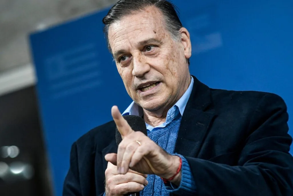 el parlamento rechaza la financiación externa y exige una gestión directa para garantizar transparencia y eficacia en los recursos públicos.