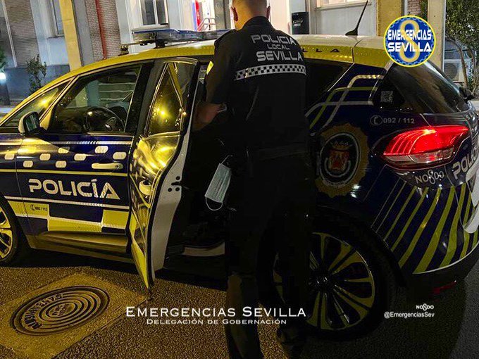 los policías de sevilla cuestionan al alcalde por incumplimientos en las promesas relacionadas con las festividades navideñas, generando preocupación en la comunidad.
