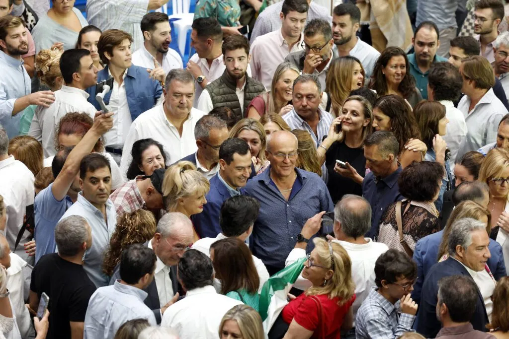 el pp andaluz busca un apoyo moderado para fortalecer su posición política y promover el desarrollo regional estable.