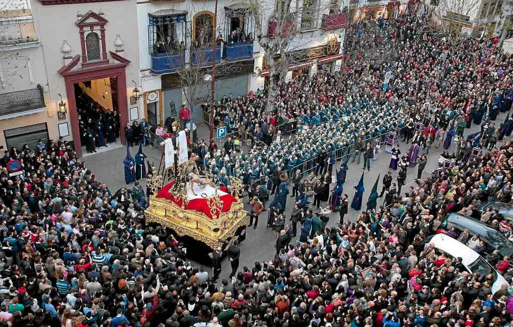 descubre la semana santa en sevilla: fecha fija, tradiciones y claves para disfrutar de esta celebración única e inolvidable.