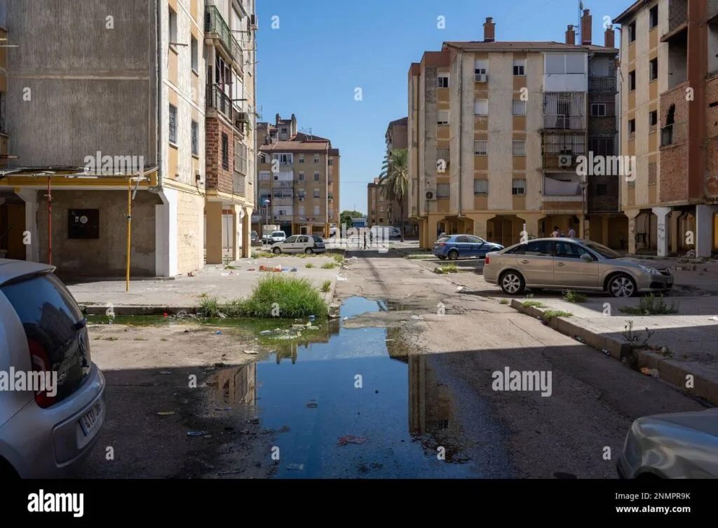sevilla pone a la venta tres parcelas deterioradas en la alameda por 2,5 millones, una oportunidad única para inversores interesados en revitalizar zonas urbanas.