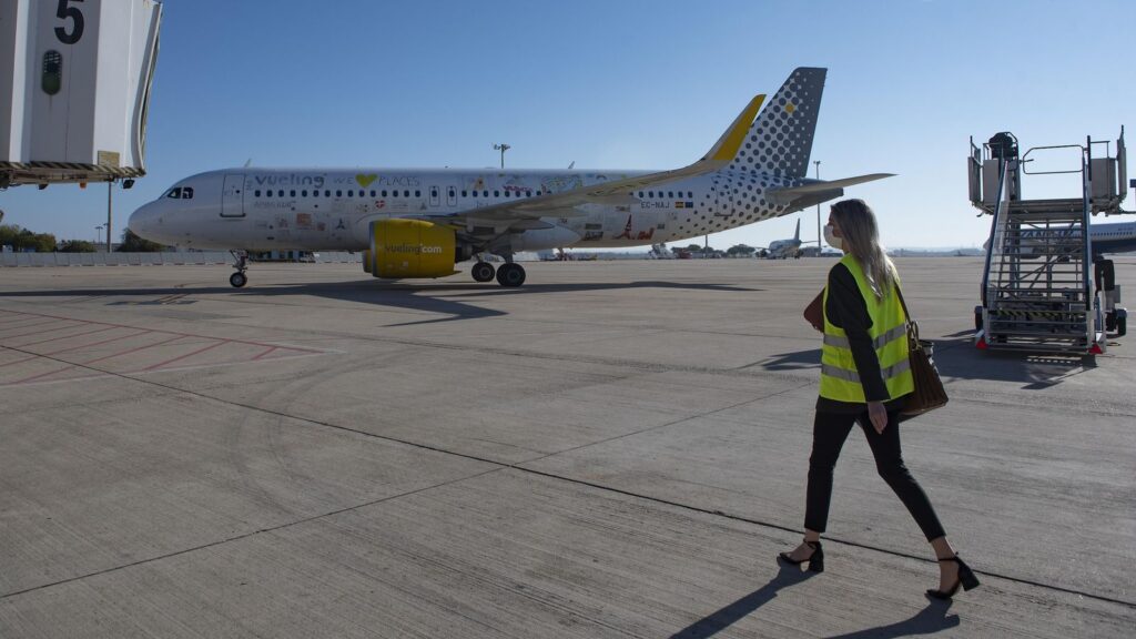 descubre el vuelo directo de vueling entre sevilla y heathrow, la conexión ideal para un viaje rápido y cómodo.