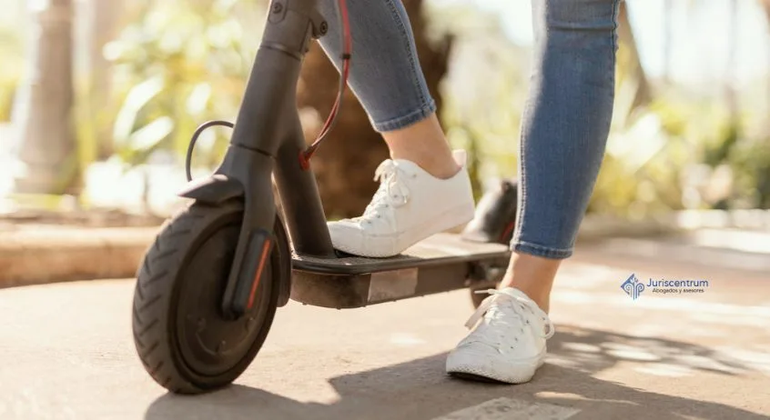 descubre por qué los accidentes de patinete en sevilla son una preocupación creciente, con más de dos lesionados diarios, y cómo puedes prevenirlos.