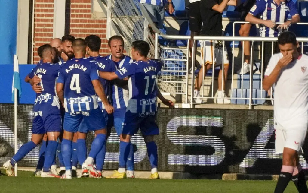 sigue el partido alavés vs sevilla en la segunda mitad, sin goles hasta ahora. ¡disfruta de la emoción y cada jugada en vivo!