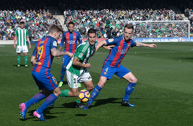 descubre cómo el real betis apuesta por el estadio villamarín para impulsar su rendimiento y conectar con sus aficionados en cada partido.