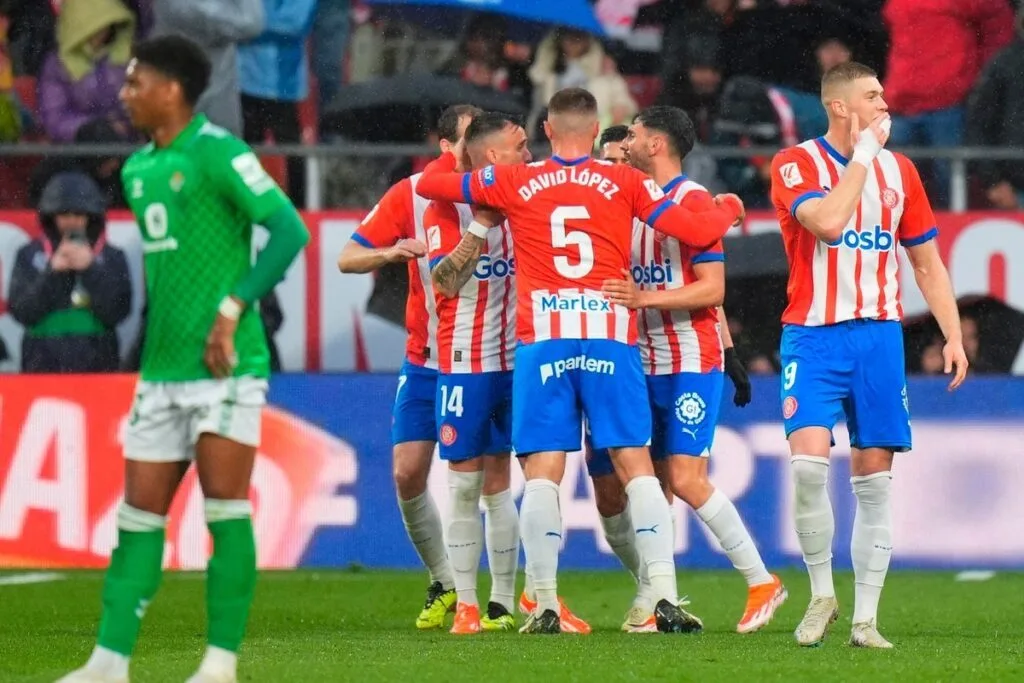 betis gana 1-3 en un emocionante partido, demostrando su fuerza y estrategia para asegurar la victoria.