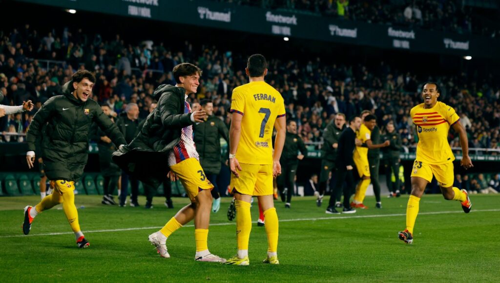 el betis pierde su esencia en un emocionante partido contra el barcelona, con un resultado final de 3-5 que refleja la intensidad y calidad del encuentro.