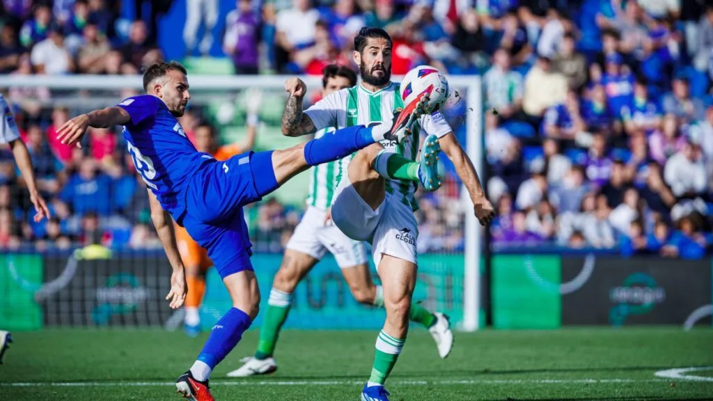 sigue en vivo el partido betis vs getafe con el marcador 1-0 al medio tiempo. ¡no te pierdas las mejores jugadas y la emoción del encuentro!