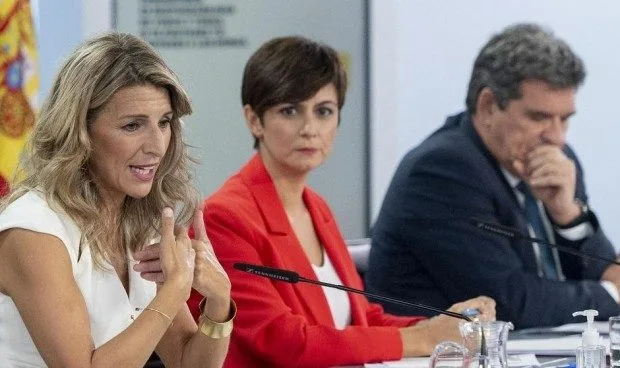 la extensión de la jubilación activa garantiza la continuidad de los médicos en andalucía, asegurando atención médica de calidad y experiencia en el sistema de salud.