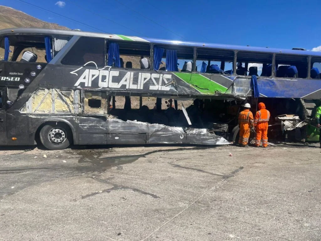 heridos en un choque entre un autobús y un camión en nervión. últimas noticias y detalles sobre el accidente y la atención a los afectados.