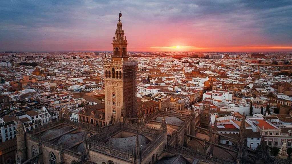 multas de 50.000€ impuestas a tres bares en sevilla por incumplimientos legales. conoce los detalles y las razones detrás de estas sanciones.
