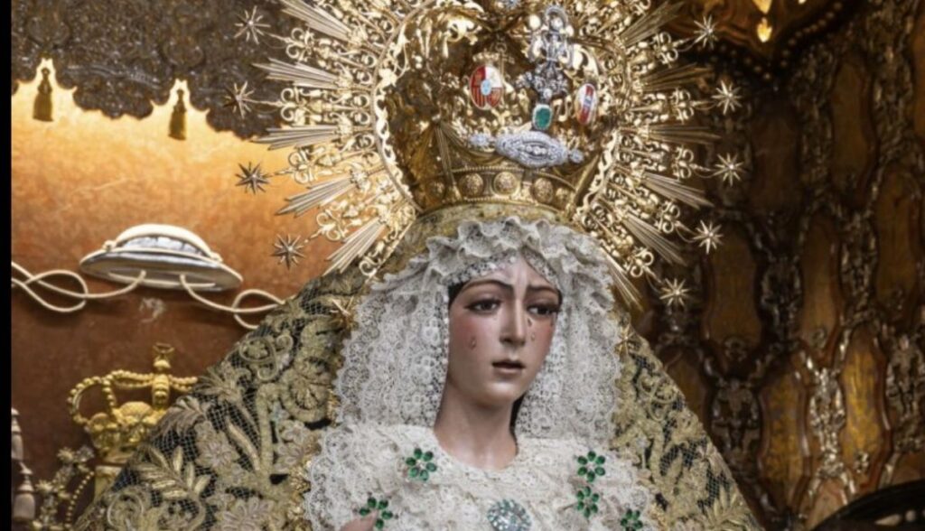 descubre el emocionante regreso de la esperanza macarena tras su completa restauración, reviviendo su belleza y devoción emblemática.