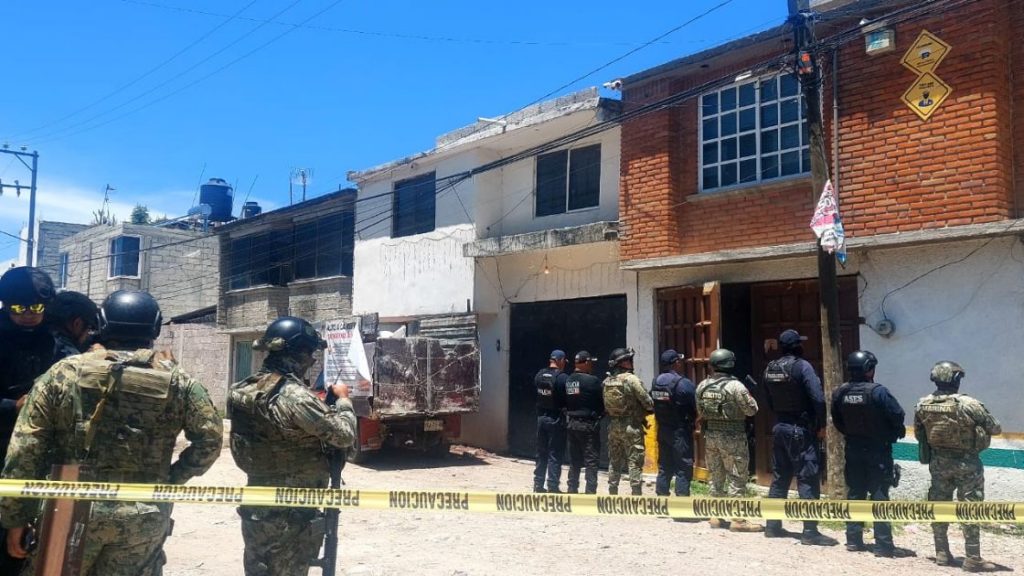 rescatan a dos hombres en alhaurín en una operación rápida y segura. descubre los detalles del suceso y cómo actuaron los equipos de emergencia.