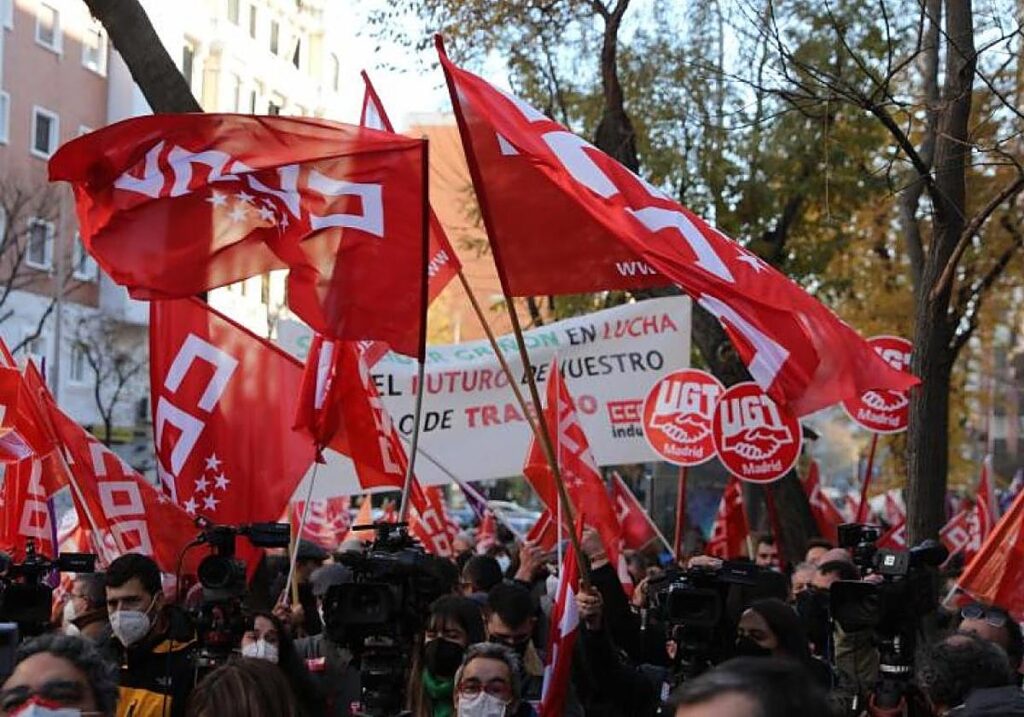 los sindicatos en sevilla demandan la implementación de tasas específicas para la organización de eventos, buscando regular y financiar mejor estas actividades en la ciudad.