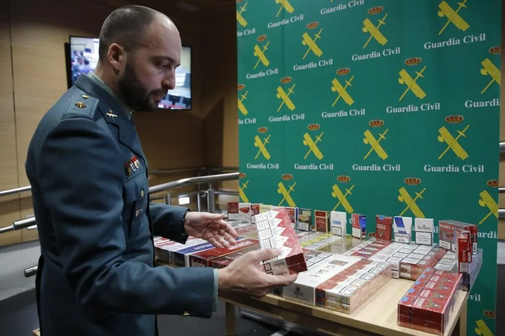 la uco investiga la red de leire díez, desvelando conexiones y actividades clave en una operación de gran alcance.