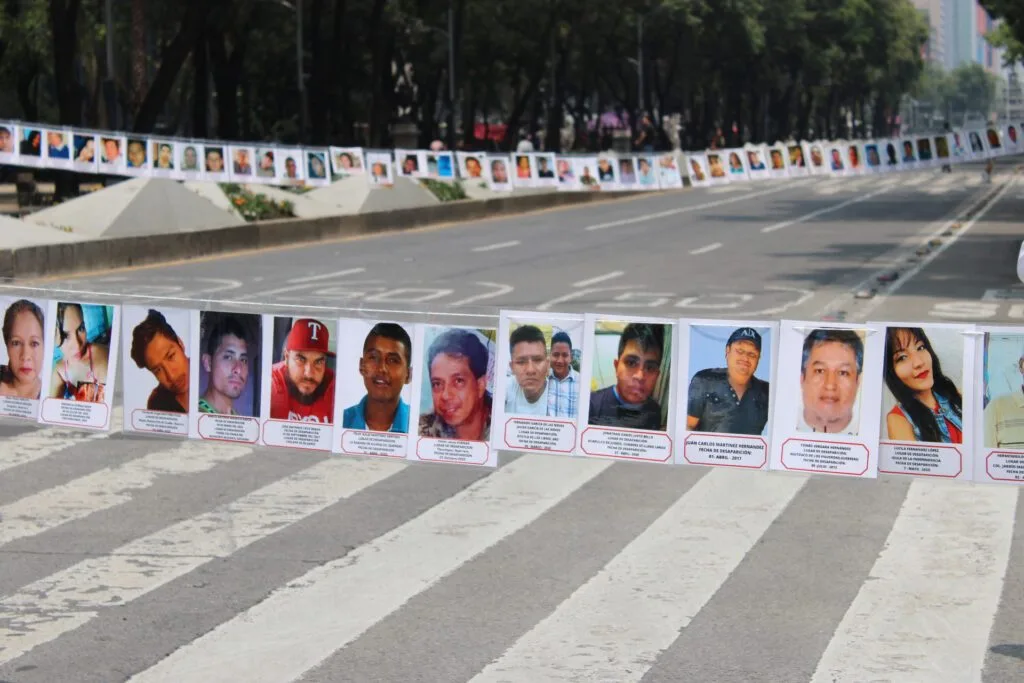 siente la angustia y preocupación por la falta de noticias sobre desaparecidos. descubre cómo enfrentar esta difícil situación y apoyar a las familias afectadas.