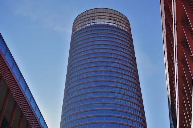 argis adquiere torre sevilla por 132 millones, reforzando su presencia en el mercado inmobiliario español con una de las propiedades más emblemáticas de la ciudad.