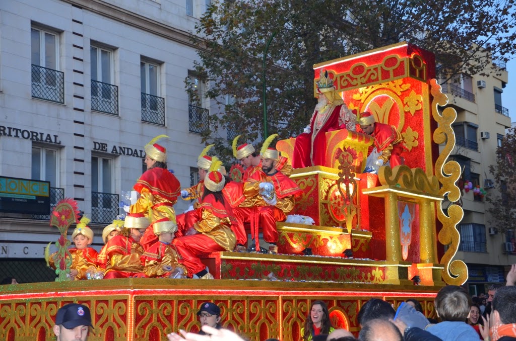 descubre la cabalgata de los reyes magos en sevilla hasta 2028, una tradición mágica que llena las calles de ilusión, color y alegría para toda la familia.
