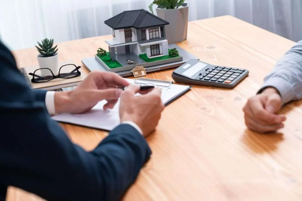 descubre las previsiones de incrementos en luz, alquiler y precios para 2026 y cómo podrían afectar tu presupuesto.