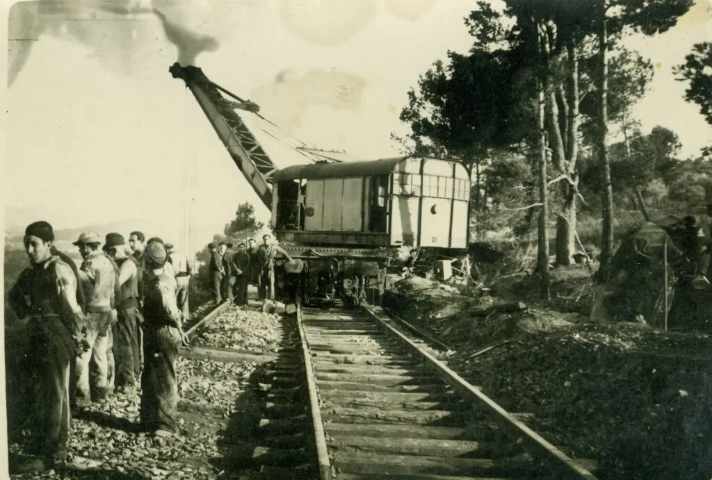 juanma moreno comenta el accidente ferroviario en adamuz, ofreciendo detalles y medidas tomadas tras el incidente.