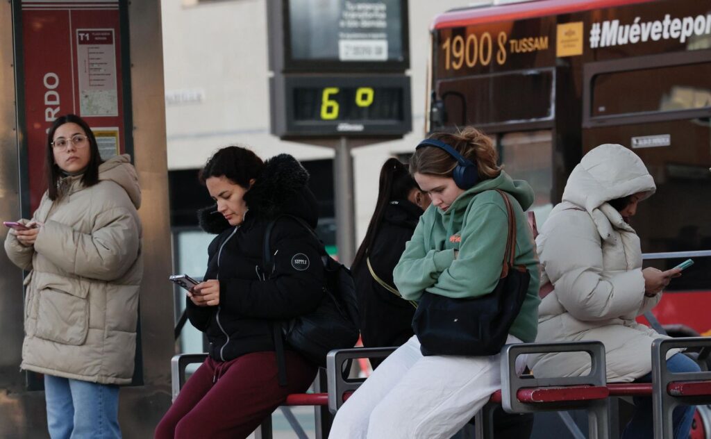 descubre los municipios sevillanos con temperaturas más frías que están en alerta amarilla y cómo prepararte para el clima adverso.