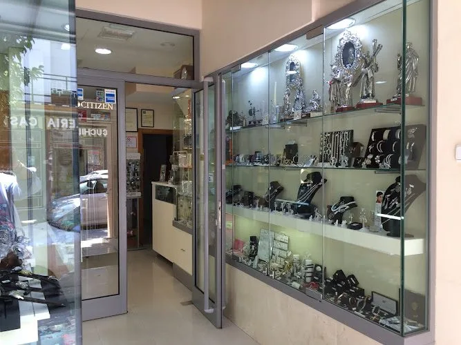 descubre las nuevas joyas de sevilla, piezas únicas que combinan tradición y modernidad para realzar tu estilo con elegancia y autenticidad.